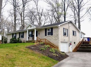 6065 Eyster Ave, Spring Grove, PA 17362