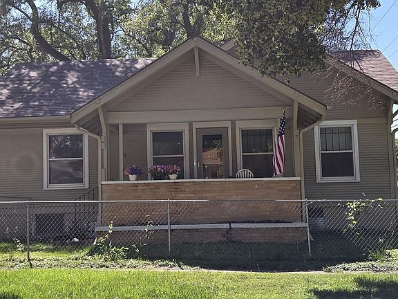2nd image of 415 N 32nd St