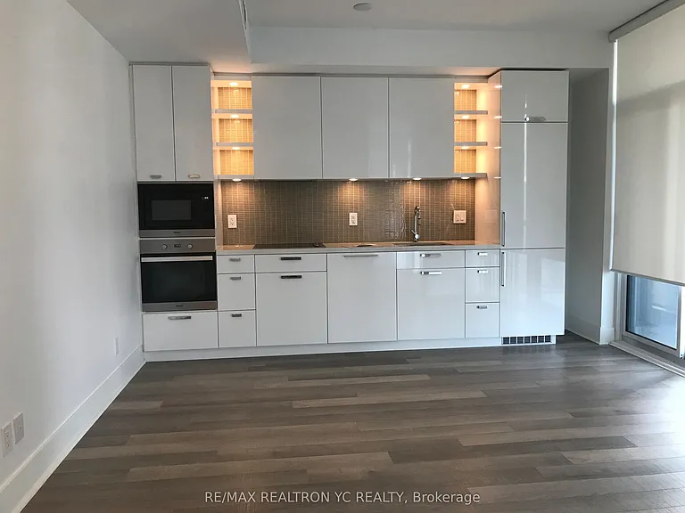 32 Davenport Rd #1001 — Photo 3