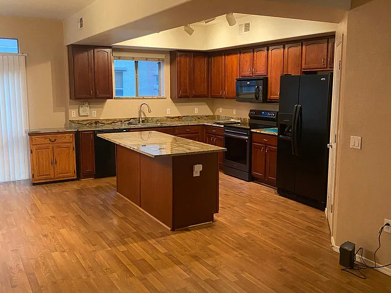 3250 W Greenway Rd — Photo 5