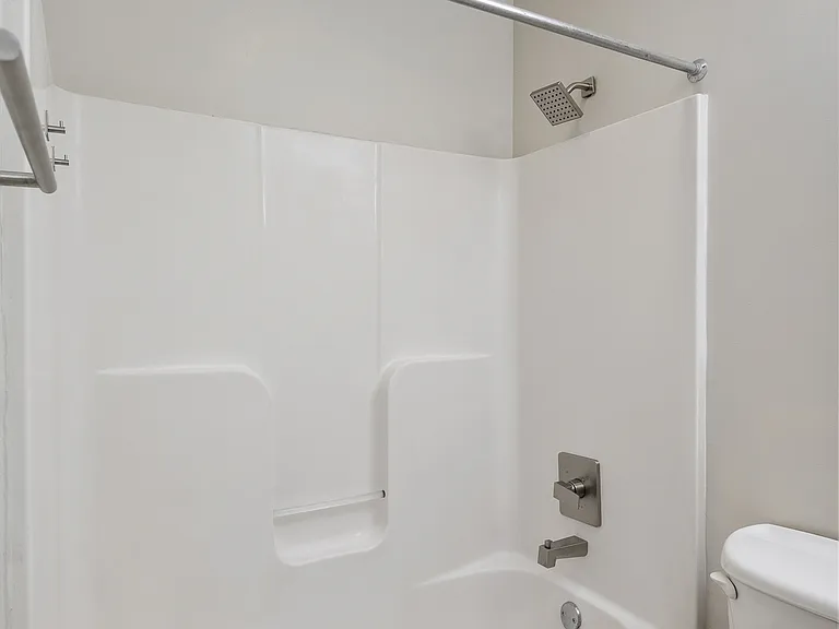 Green Valley Apartments — Photo 27