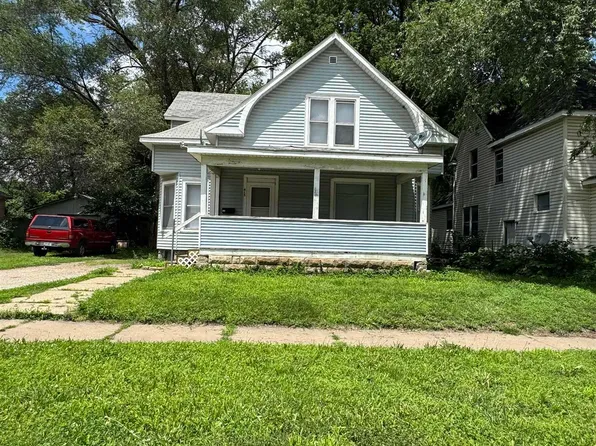 415 E 9th St, Waterloo, IA 50703