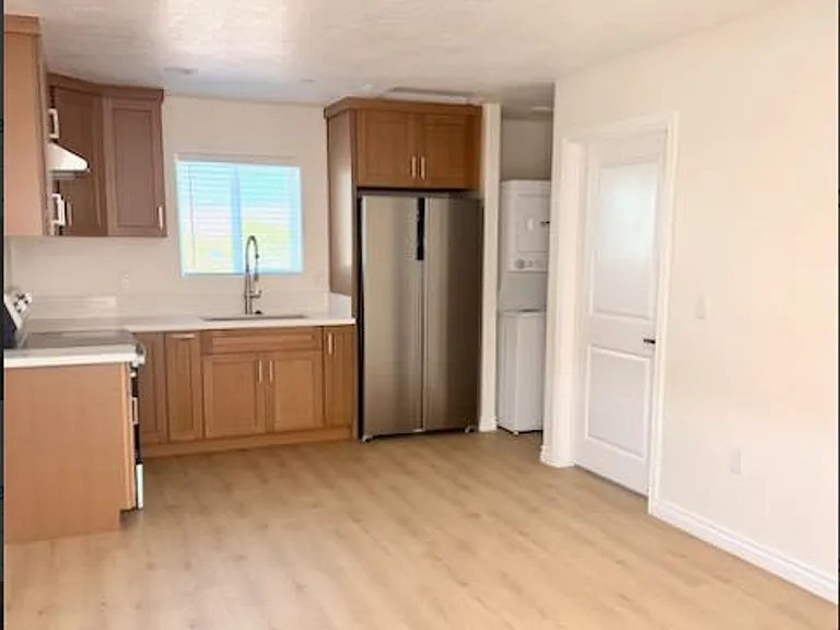 Spacious 3BR/2BA Home with Open Floor Plan, Garage & Washer/Dryer — Photo 22