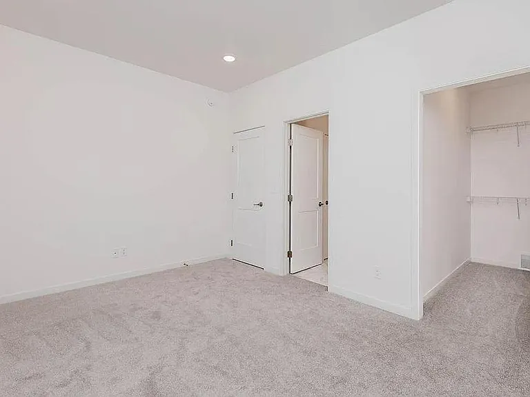 1521 Keystone Cir NE — Photo 15