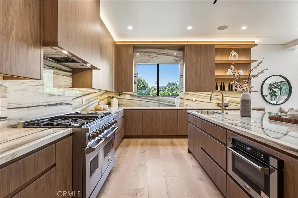 5 bed, 5.5 bath, 3413 sqft, $22,500 — Photo 4