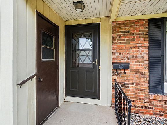 4th image of 53 Old Mill Dr Unit 1