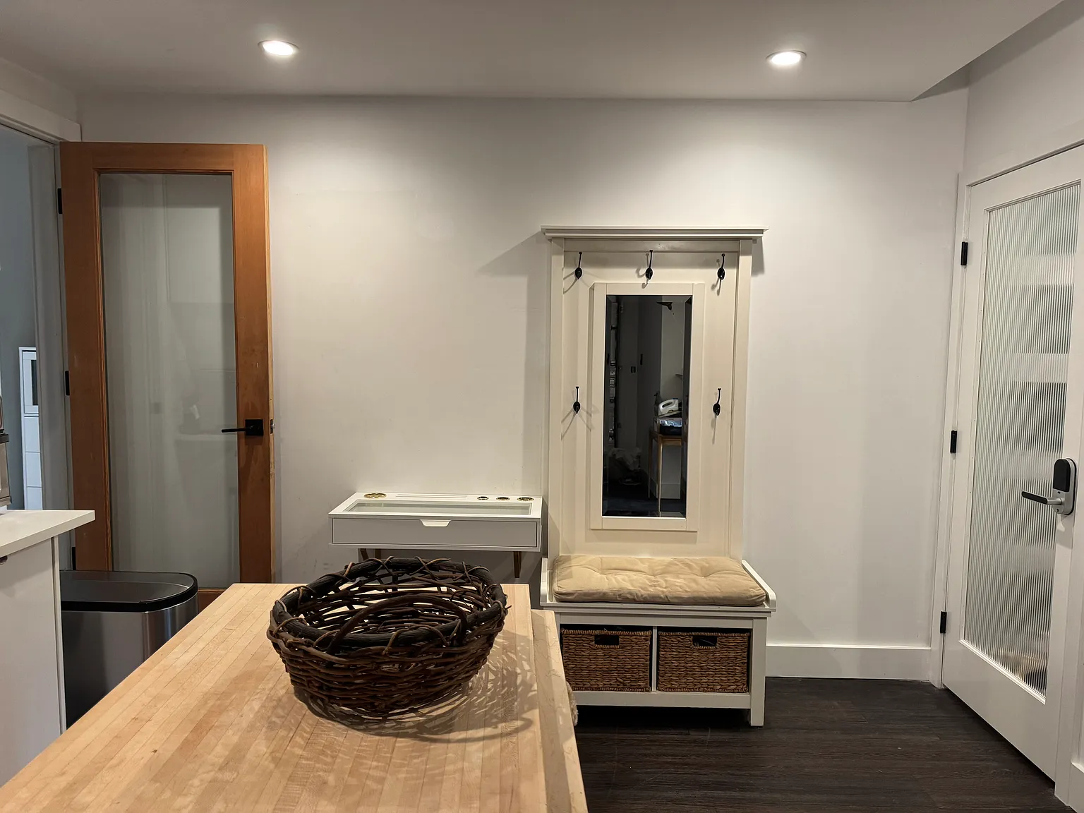 1 bed, 1.5 bath, 2702 sqft, $2,700 — Photo 2