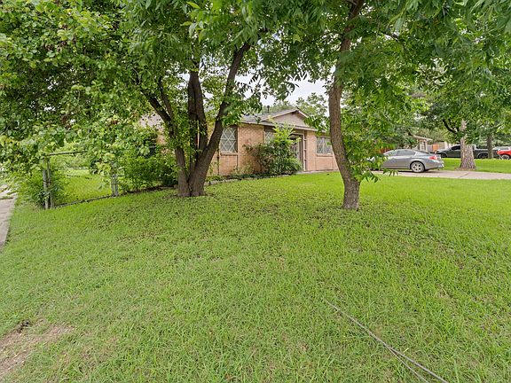 4th image of 1700 Magnolia Dr