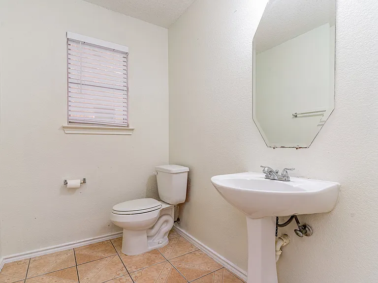 1810 Cedar Ridge Dr — Photo 15