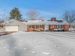 627 Maple Ln, Geneva, IL 60134