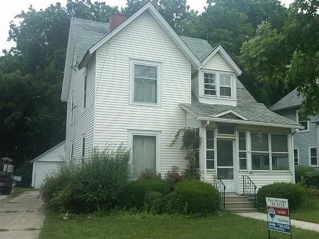 76 W Main St photo 1