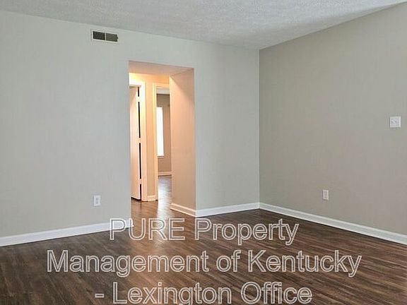 3rd image of 3793 Camelot Dr Unit A
