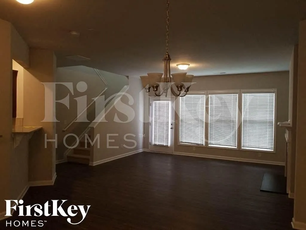 4 bed, 3.0 bath, 2311 sqft, $2,715 — Photo 3