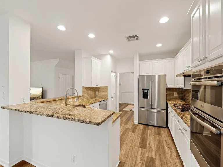 7016 Bending Oak Rd — Photo 8