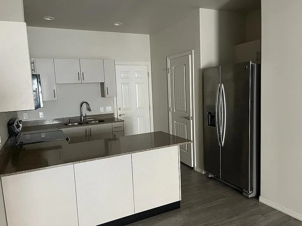 503 Downing Ave — Photo 4