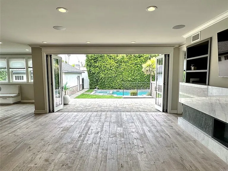 1616 N Ogden Dr — Photo 57