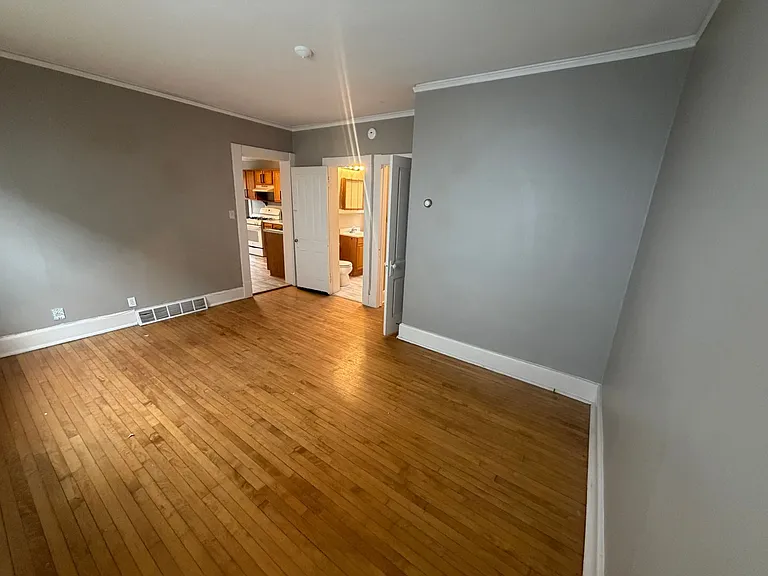 1729 N Warren Ave — Photo 5