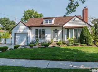 130 Haddon Rd, New Hyde Park, NY 11040