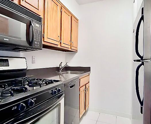 4th image of 301 E 45th St APT 15D