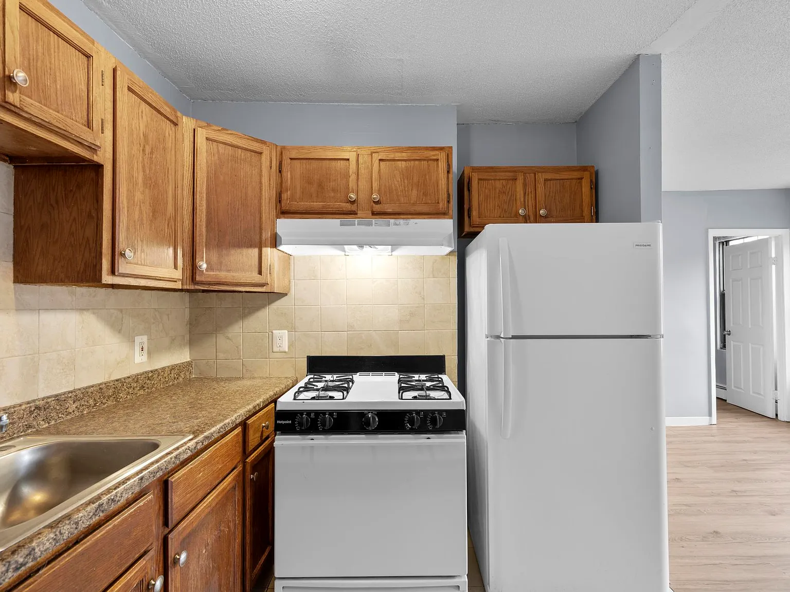 26-28 Lawrence Street - 26-5 — Photo 2