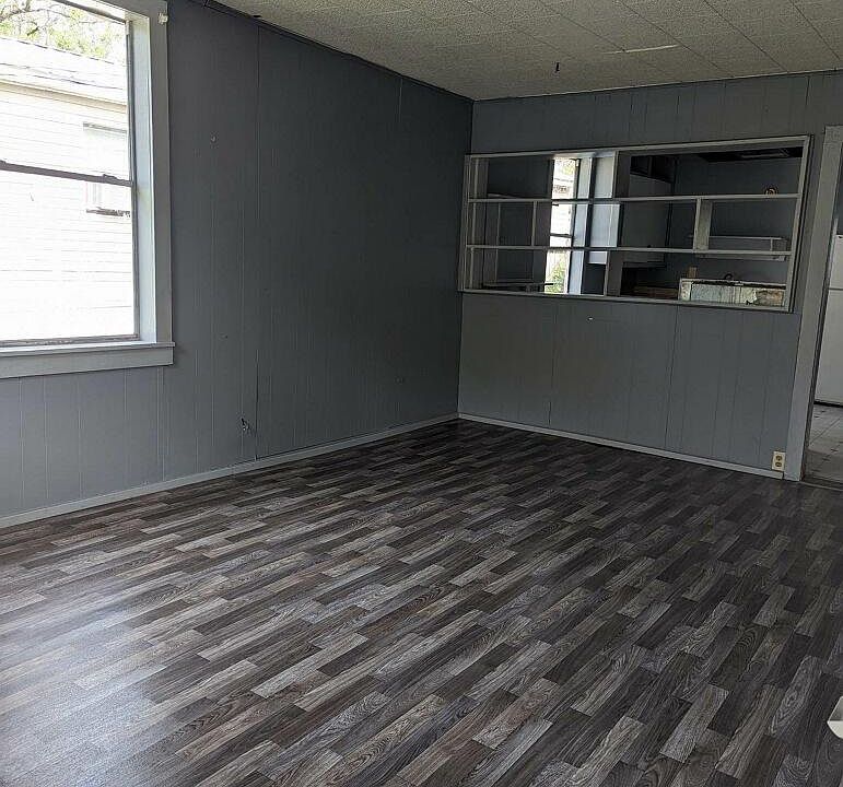 2nd image of 133 Prince St