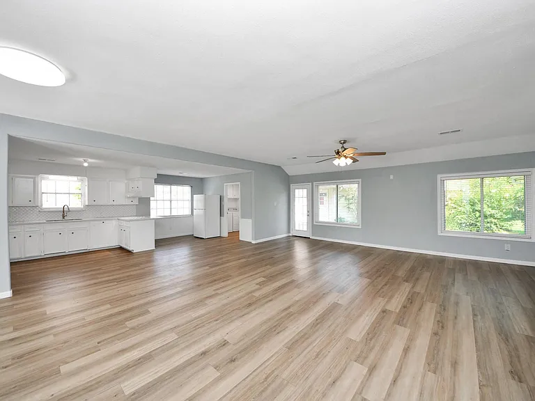 16502 N Mediterranean St — Photo 9