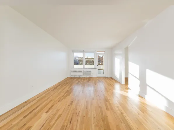 525 Ocean Parkway image 2 of 19