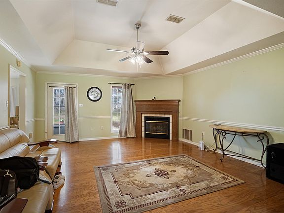 4th image of 1404 Easy St