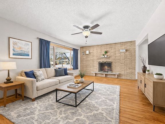 3rd image of 7720 Viewcrest Ln