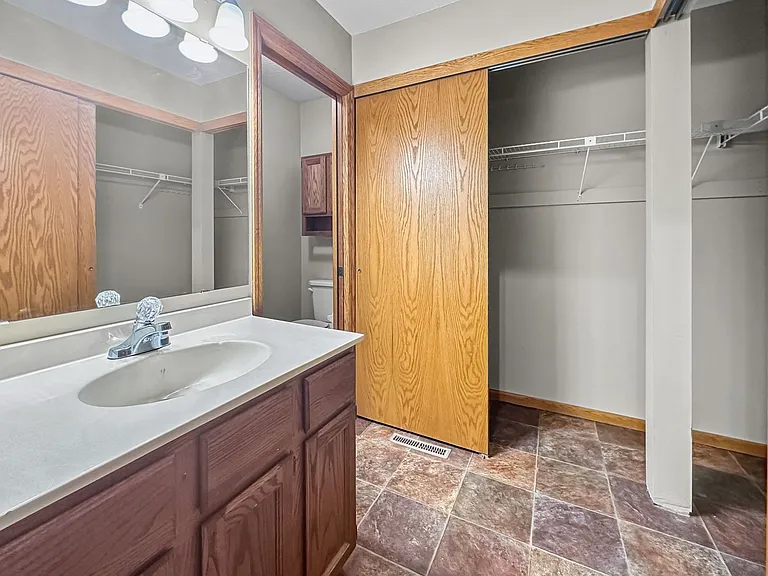 5308 Highpointe Dr — Photo 26