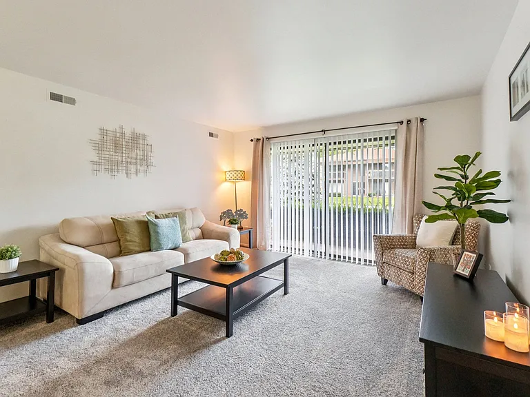 Eastwood Village Apartments — Photo 11