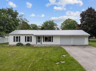 1813 Crescent Dr, Warsaw, IN 46580