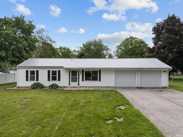 1813 Crescent Dr, Warsaw, IN 46580