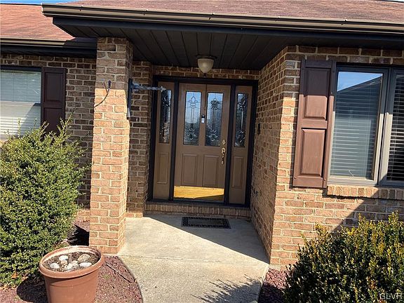 3rd image of 5121 Foxcroft Dr N