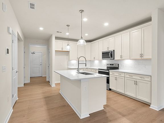2nd image of 5 Peters Farm Way #308