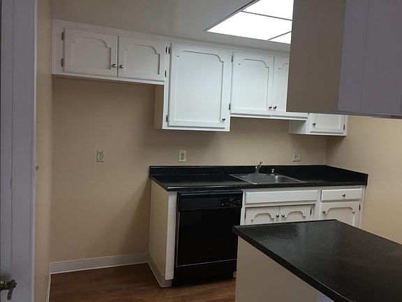 3rd image of 1316 Oak Terrace Ct