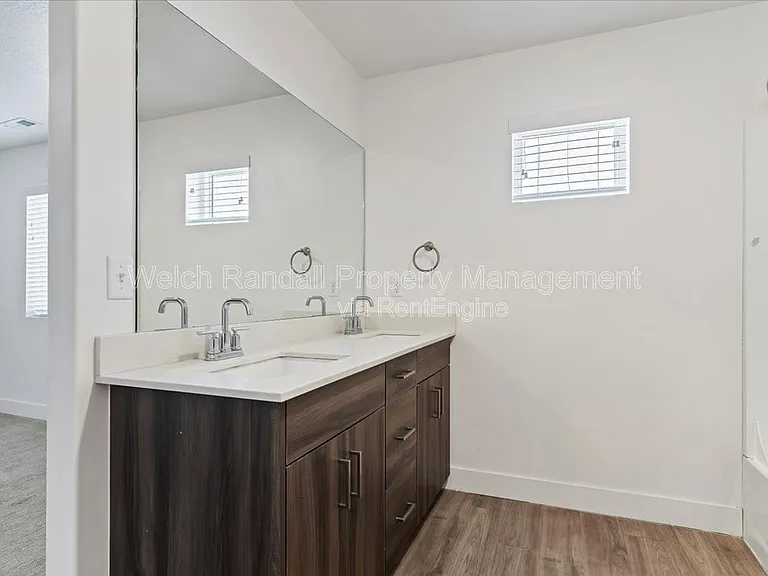 1177 W Shady Brook Ln #4 — Photo 10