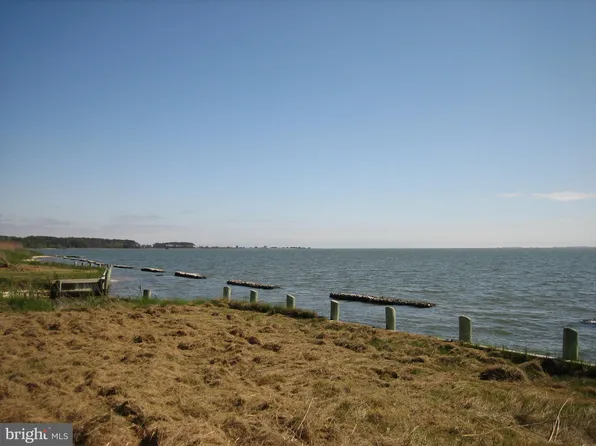 748 Seaview St, Greenbackville, VA 23356