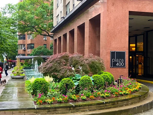 Plaza 400