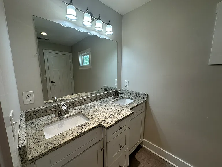 569 Woods Dr NW — Photo 8