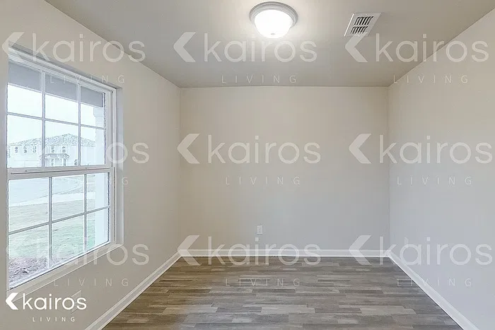 5 bed, 3.0 bath, 2180 sqft, $2,425 — Photo 2