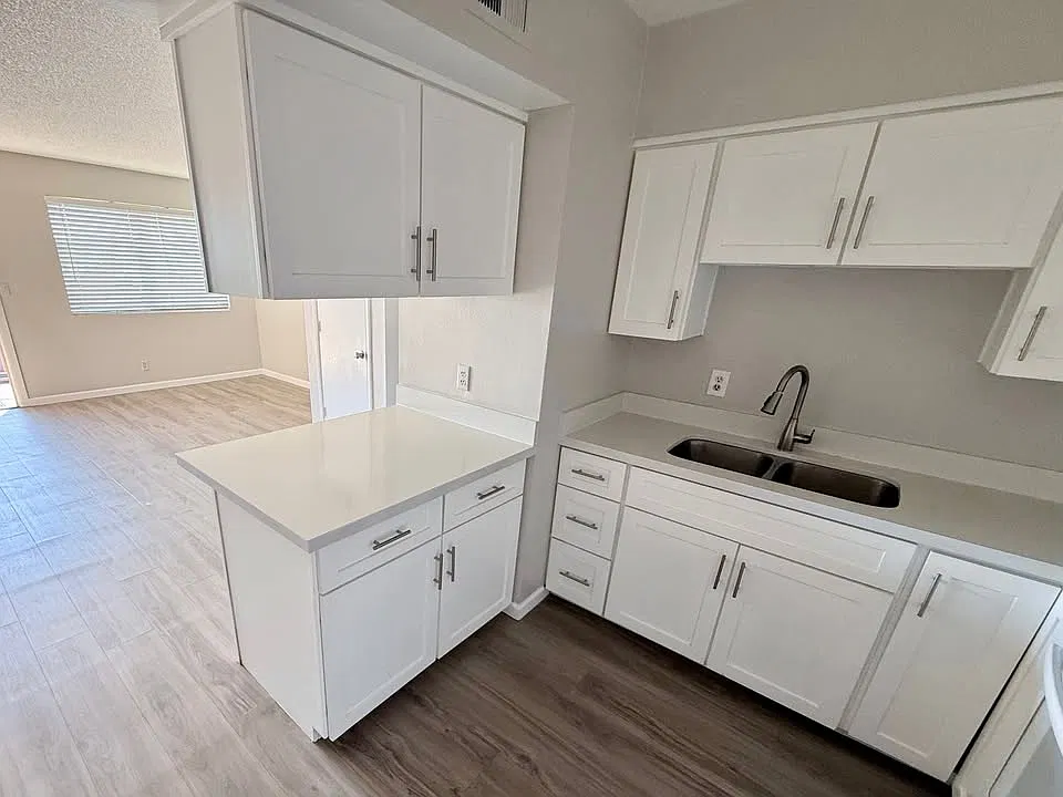 2 bed, 800 sqft, $1,149 — Photo 1