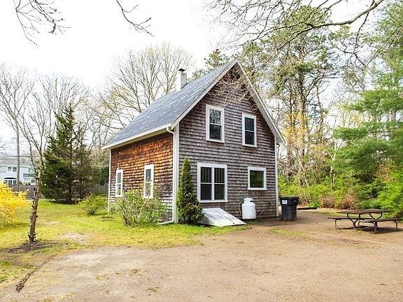 5th image of 988 Old Falmouth Rd