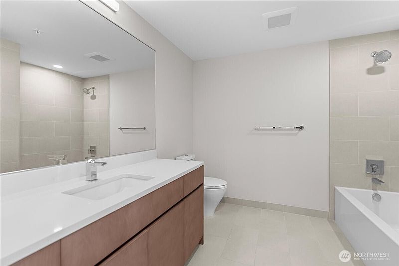 5th image of 121 stewart Street #2507