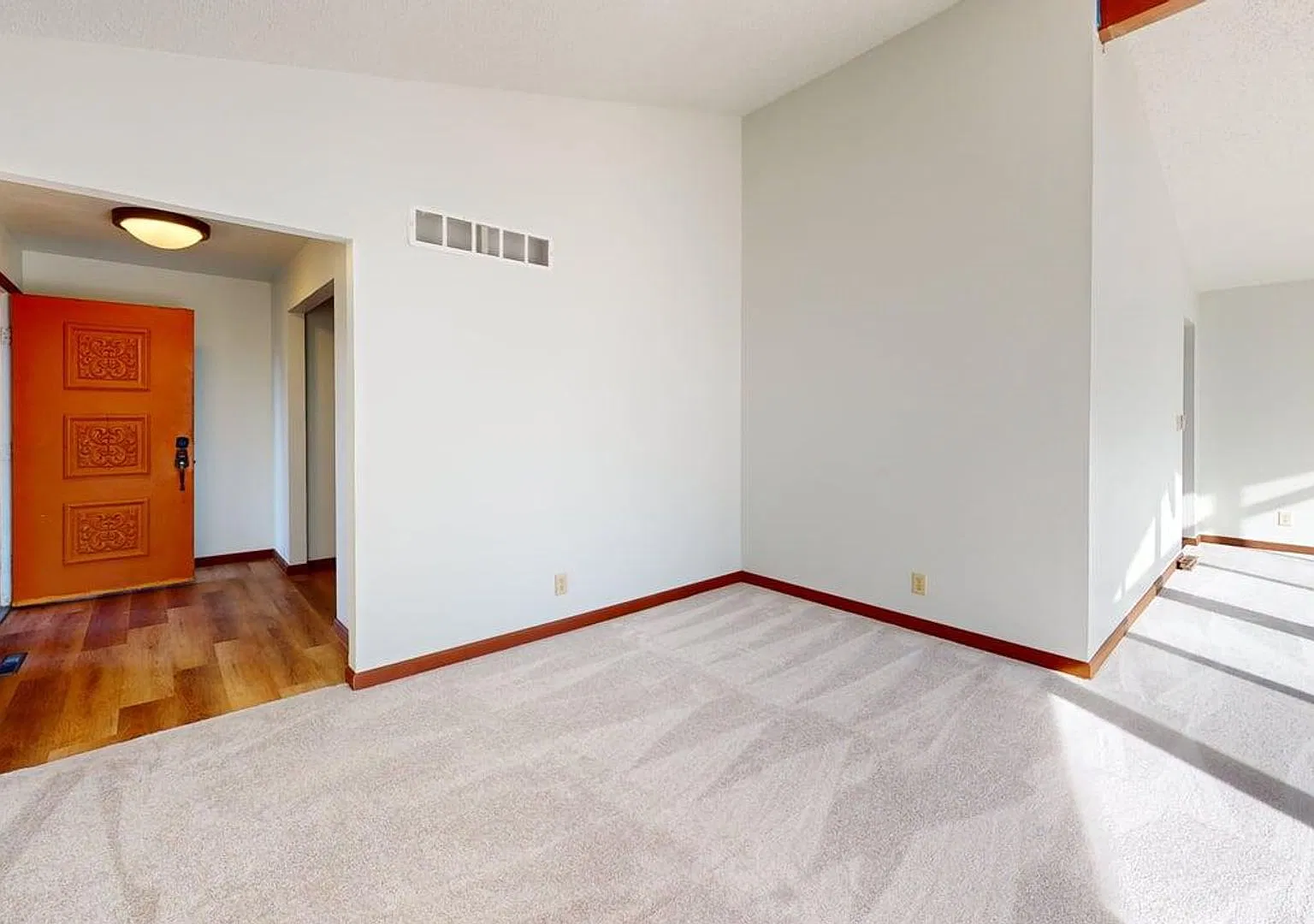 Beautiful Home in Established Neighborhood — Photo 4