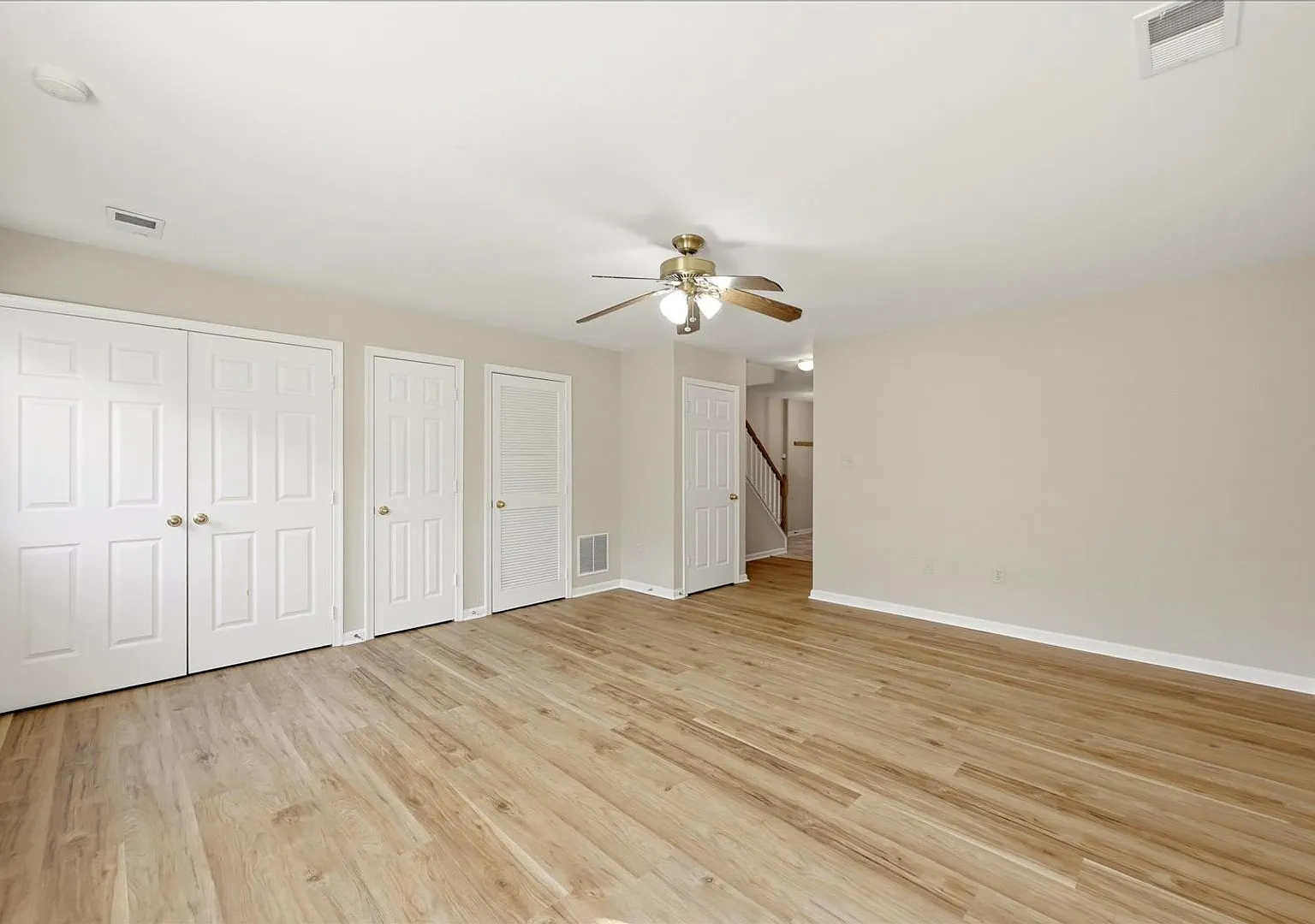 Fantastic Townhome in Sterling! — Photo 3