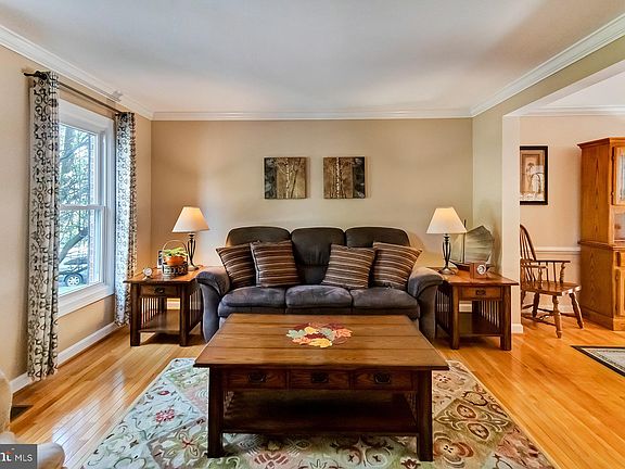 4th image of 6203 Glenshire Row