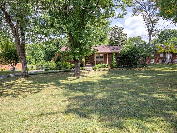 5th image of 214 Riverwood Dr