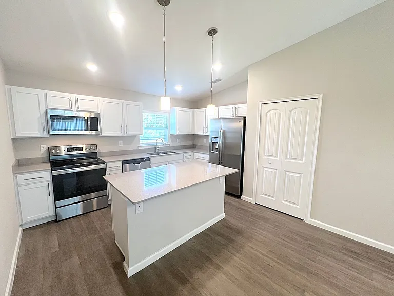 32 Postman Ln — Photo 11