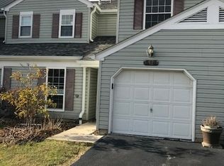 518 Nebraska Cir, Carol Stream, IL 60188